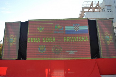 U Tivtu odrzano Javno gledanje utakmice Crna Gora Hrvatska​