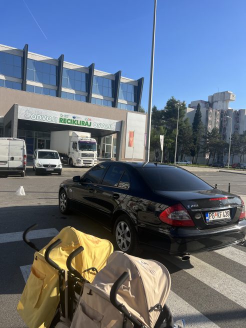 PREMIJER SPAJIĆ DA NAM KAŽE KO BAHATO KORISTI SLUŽBENI AUTOMOBIL?